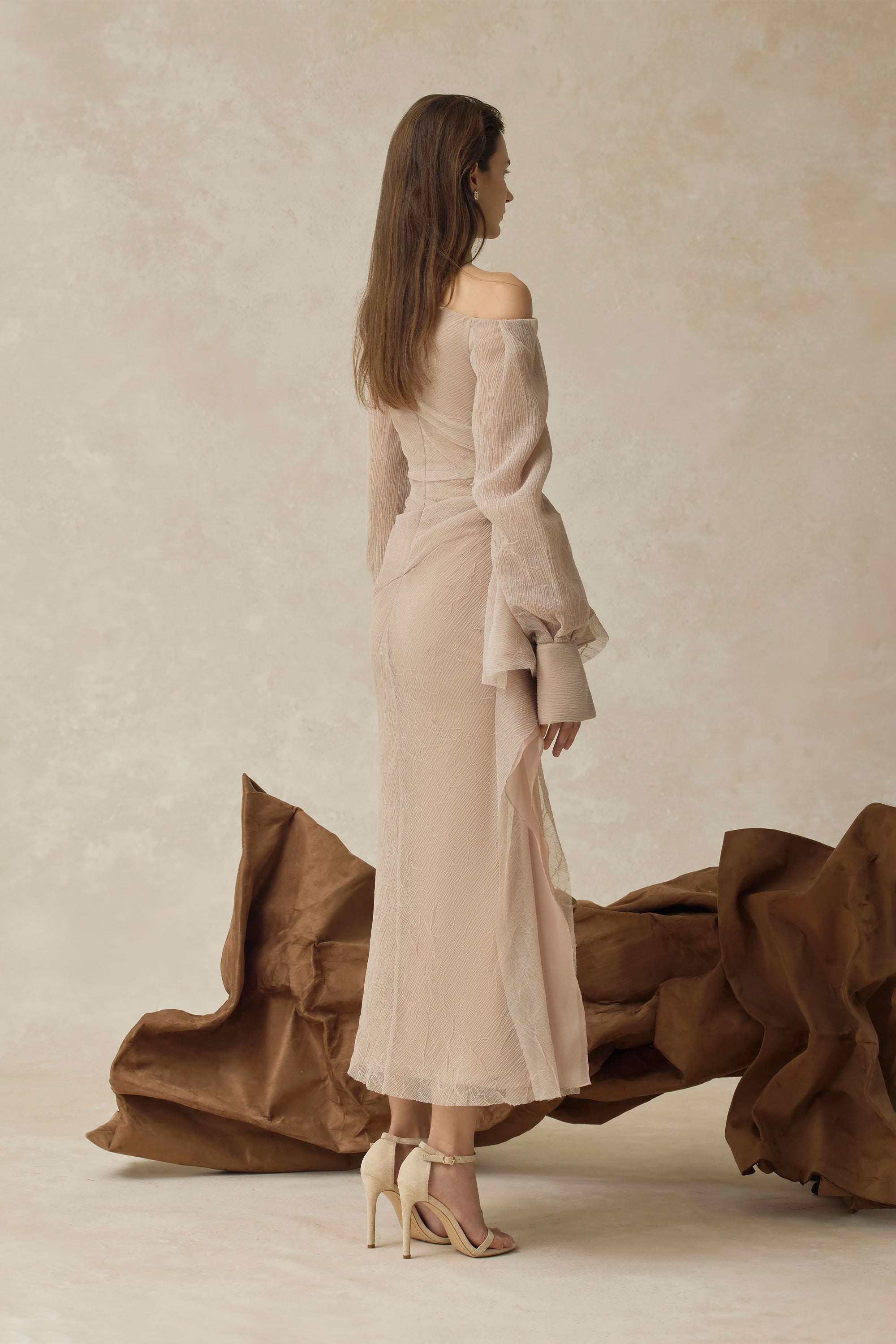 Elarion Asymmetric Long Sleeve Dress