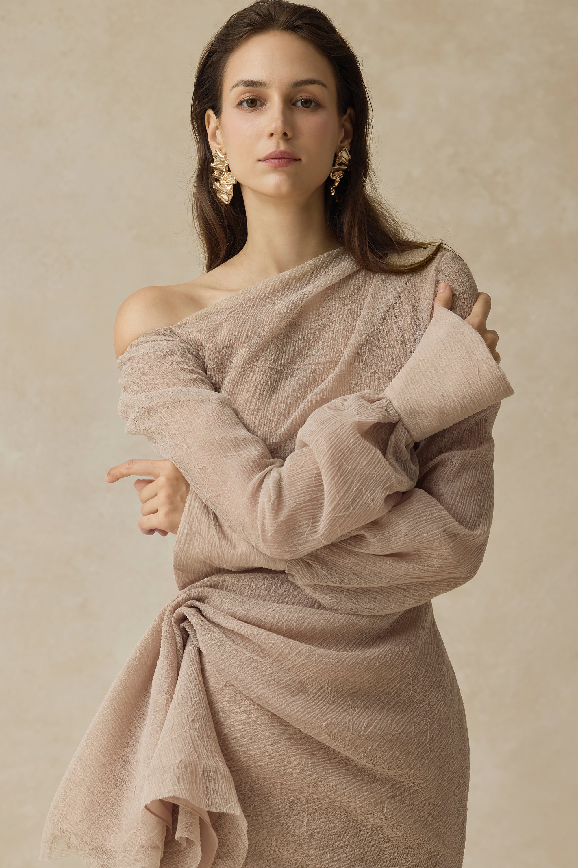 Elarion Asymmetric Long Sleeve Dress